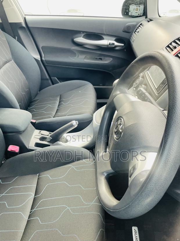 Toyota Auris 2010 Silver