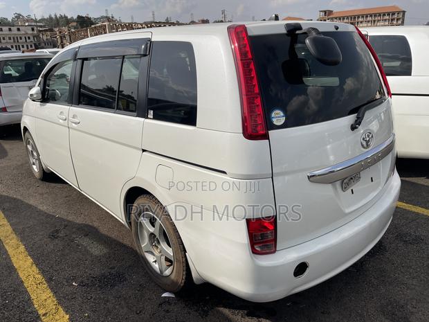 Toyota ISIS 1.8 G 2WD 2010 White