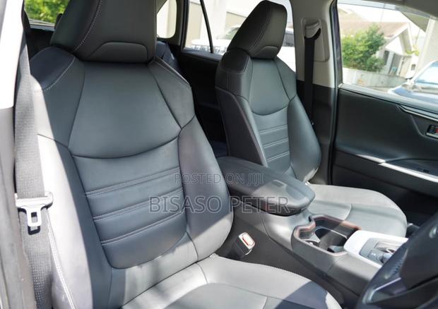 Toyota RAV4 2019 Silver