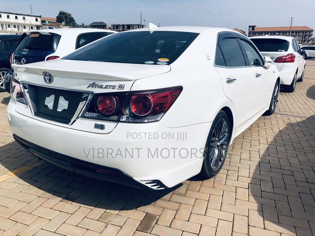 Toyota Crown 2017 White