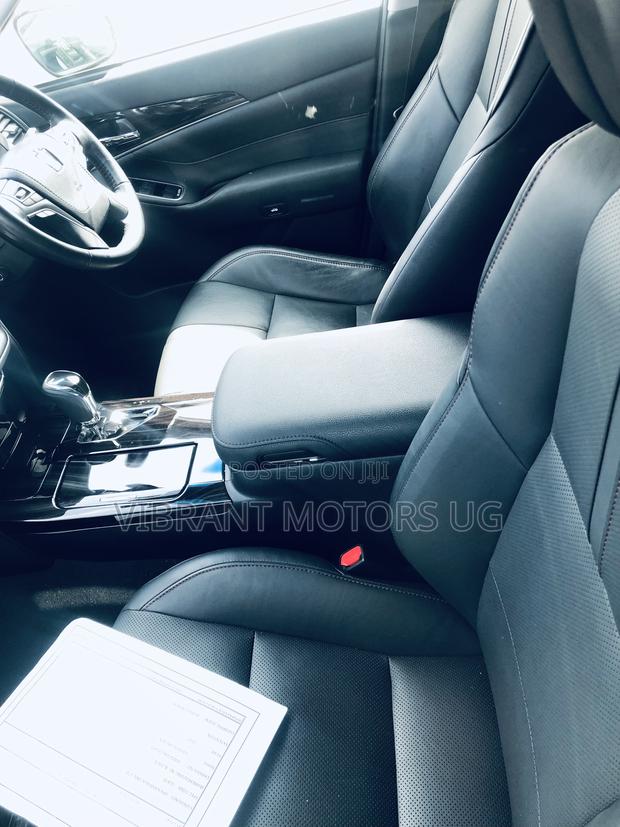 Toyota Crown 2017 White