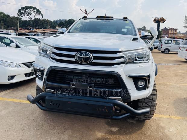 Toyota Hilux 2020 White