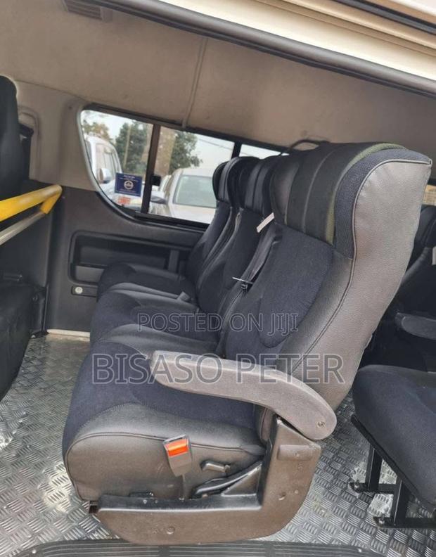 Toyota HiAce 2011 White