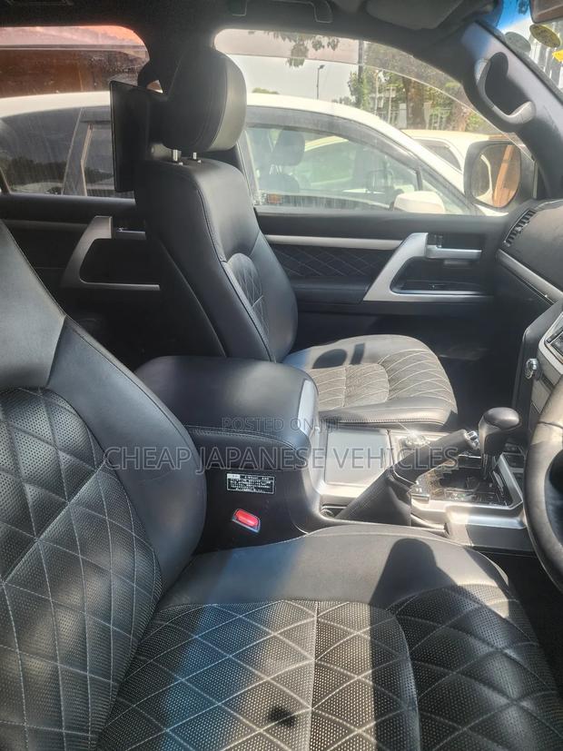 Toyota Land Cruiser 4.6 V8 ZX 2016 White