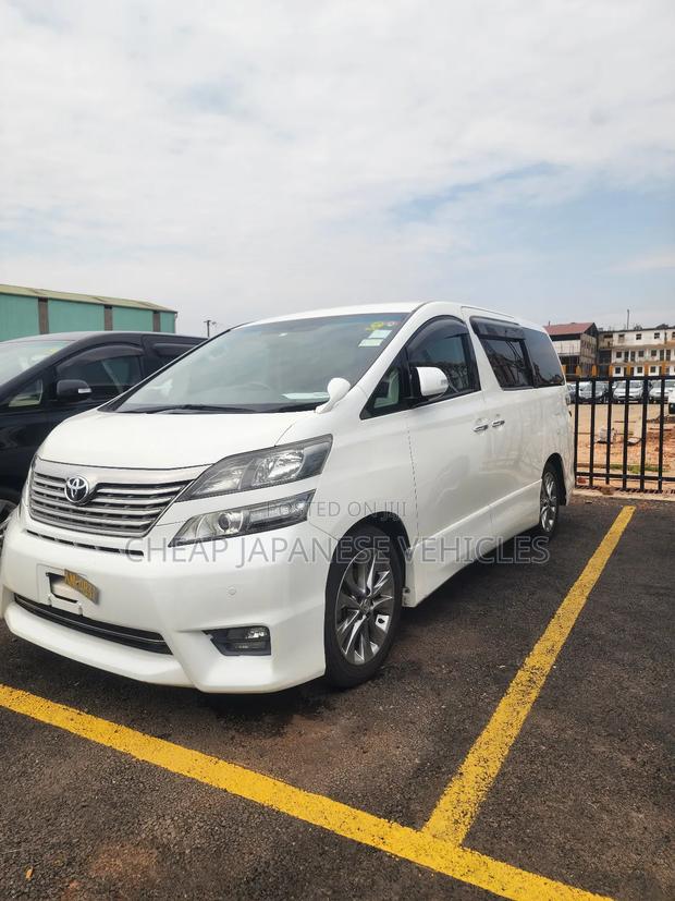 Toyota Vellfire 2011 White