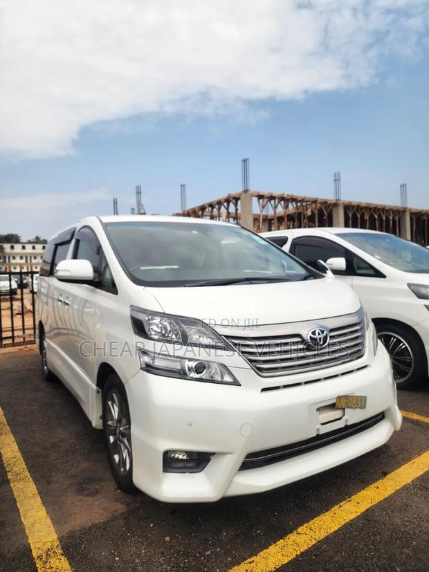 Toyota Vellfire 2011 White