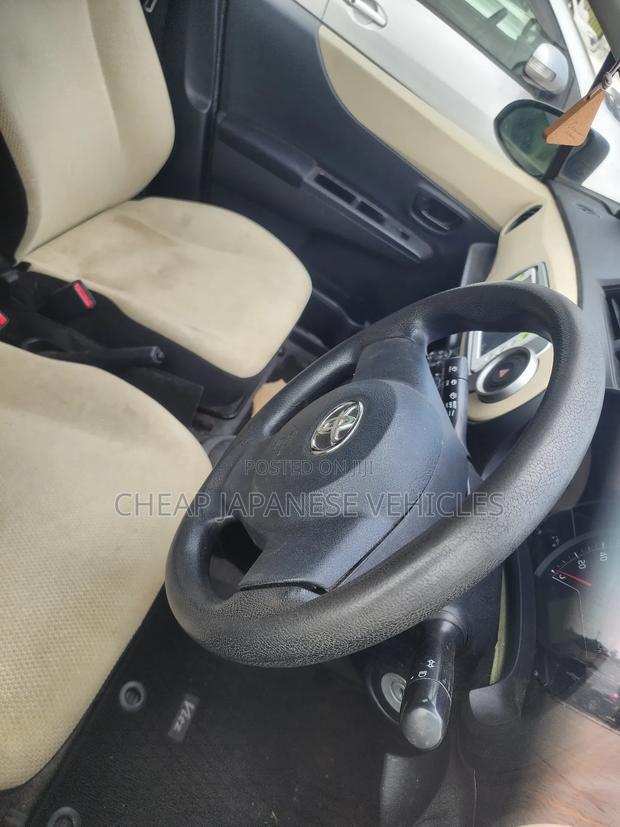 Toyota Vitz 1.0 FWD 5dr 2012 White