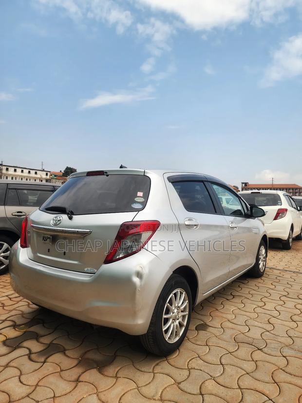 Toyota Vitz 1.5 FWD 5dr 2012 Silver