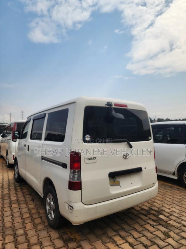 Toyota TownAce 2012 White
