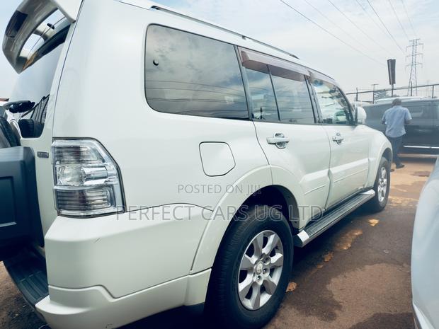 Mitsubishi Pajero 3.2 Di-Dc GLS 2011 White