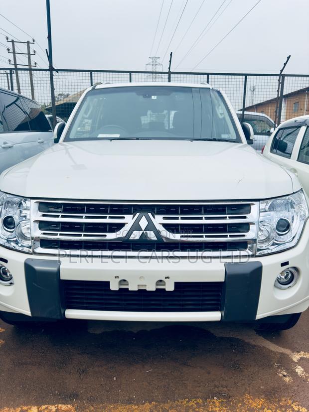 Mitsubishi Pajero 3.2 Di-Dc GLS 2011 White