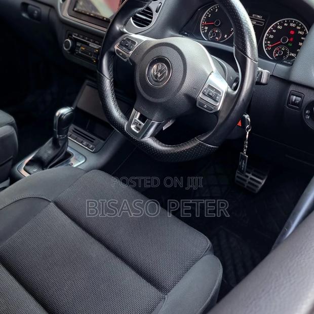 Volkswagen Tiguan 2011 Black