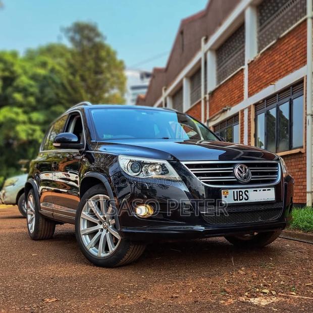 Volkswagen Tiguan 2011 Black