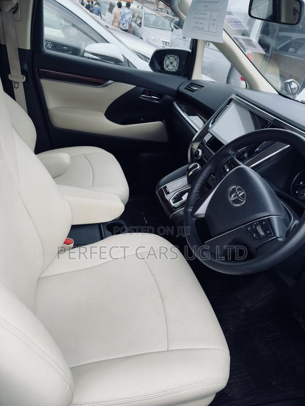 Toyota Alphard 2.5 Petrol AWD 2016 Pearl