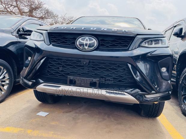 Toyota Fortuner 2022 Black