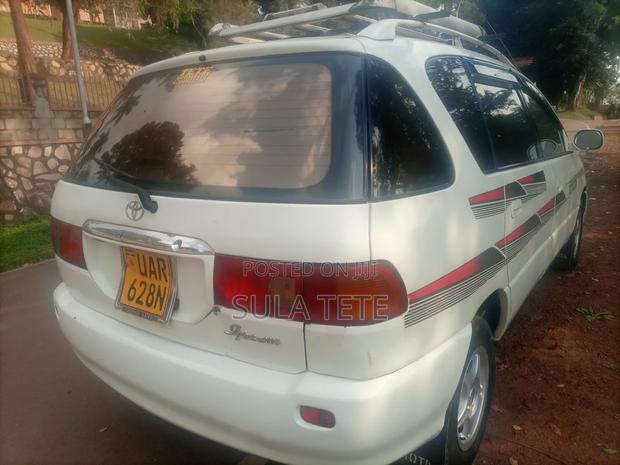 Toyota Ipsum 2000 White