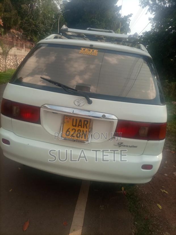 Toyota Ipsum 2000 White