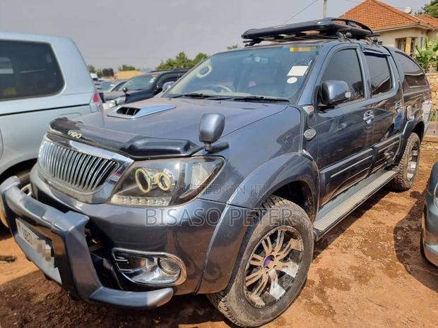 Toyota Hilux 2009 Gray