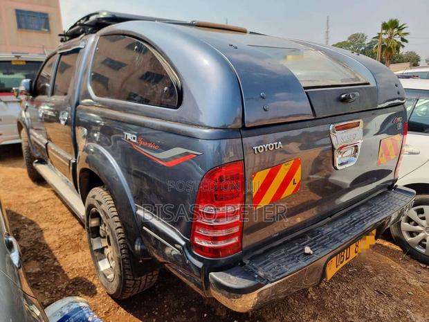 Toyota Hilux 2009 Gray