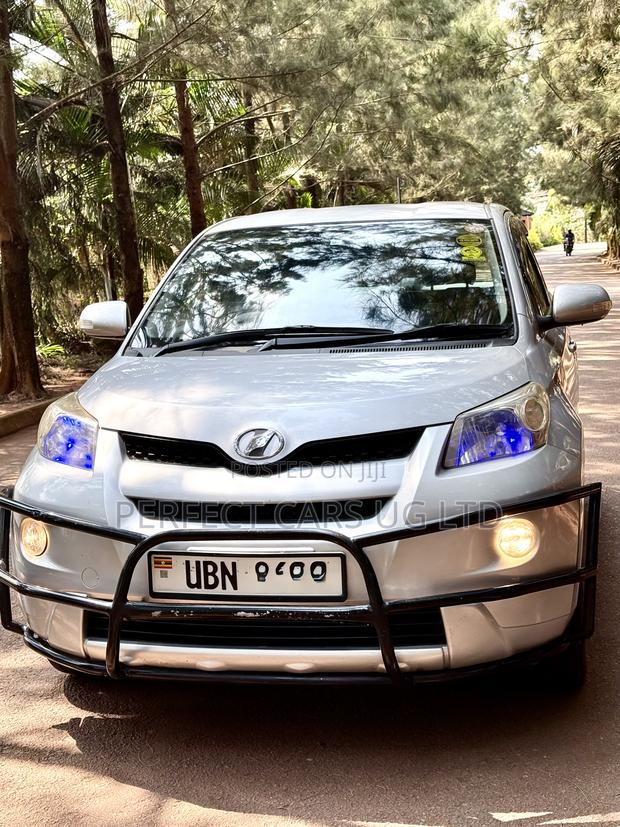 Toyota IST 2011 Silver