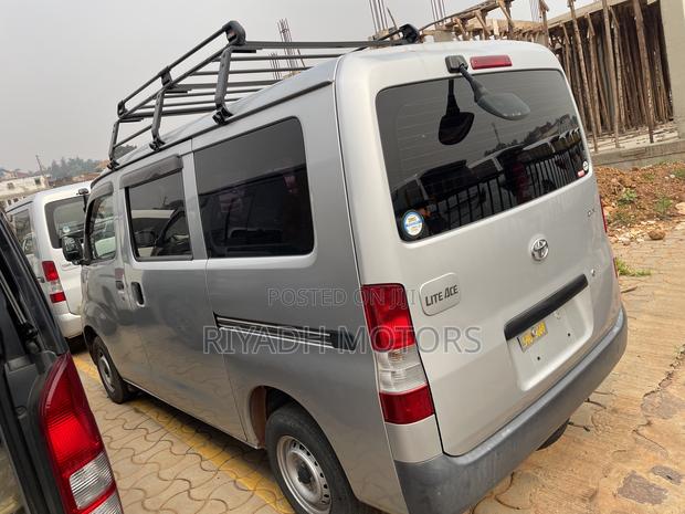 Toyota Noah 2014 Silver