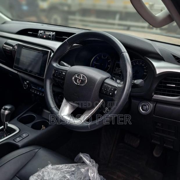 Toyota Hilux 2017 Silver