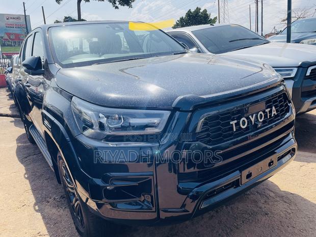 New Toyota Hilux 2023 Black