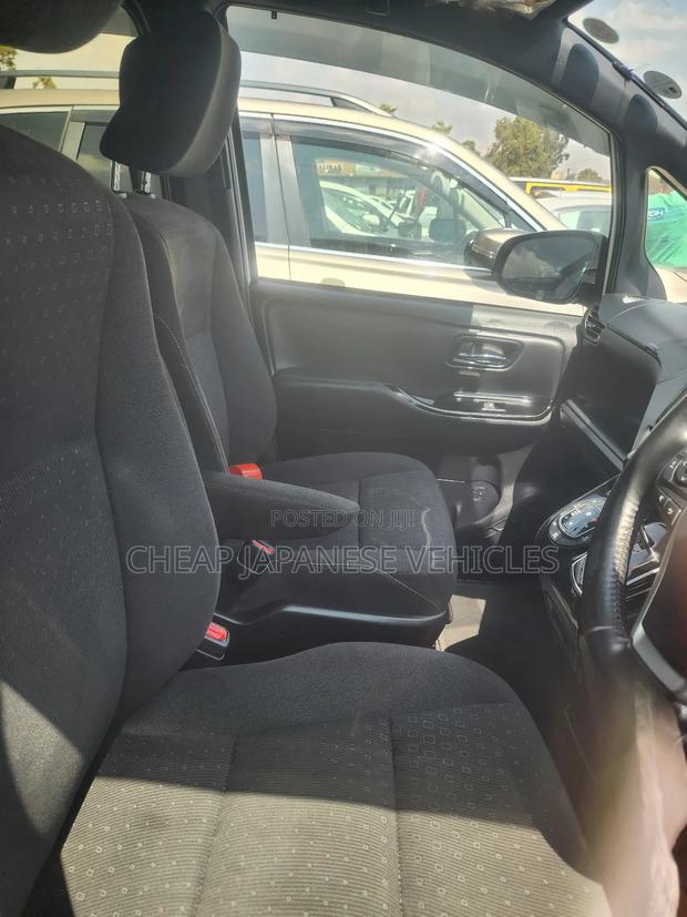 Toyota Noah 2.0 AWD (8 Seater) 2018 White
