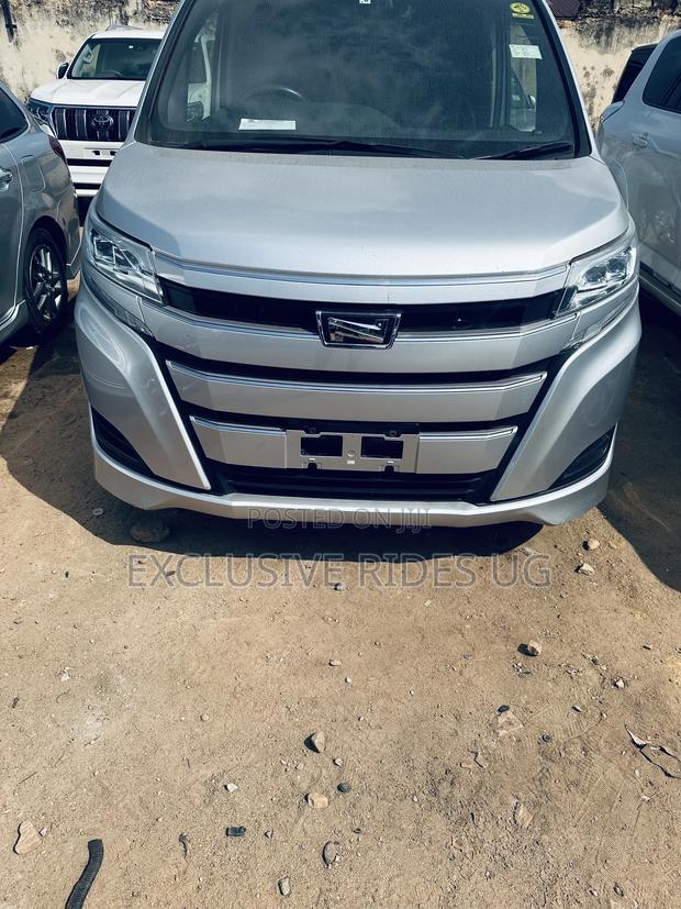 Toyota Noah 2.0 FWD (7 Seater) 2018 Silver