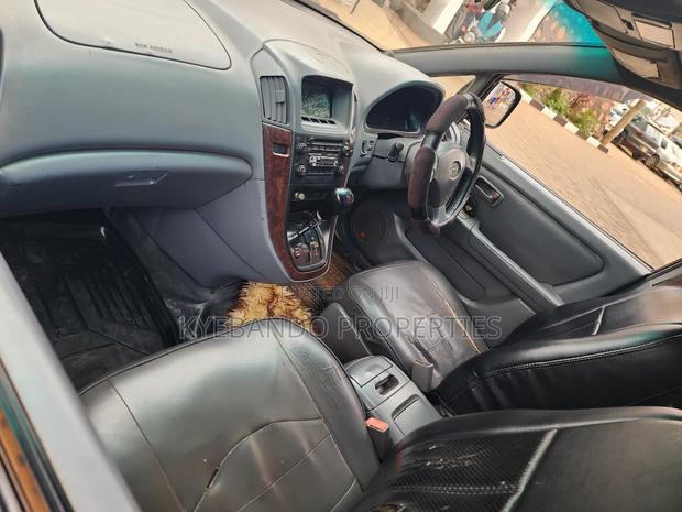 Toyota Harrier 3.0 V6 1999 Black