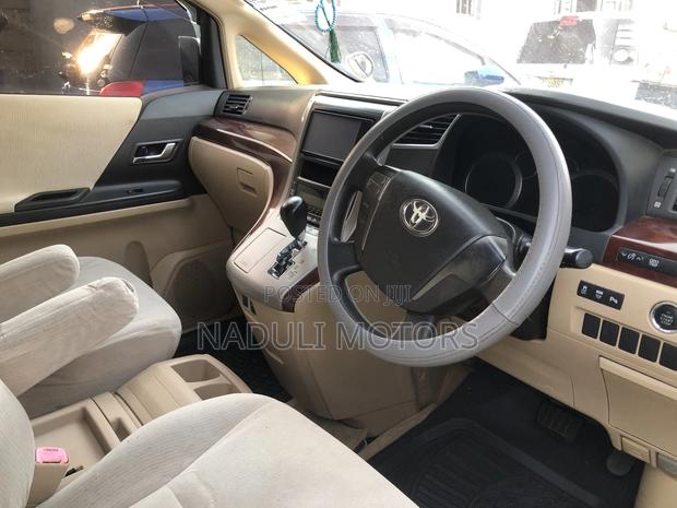 Toyota Vellfire 2016