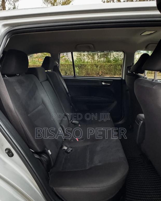 Toyota Corolla Fielder 1.5 Hybrid FWD 2017 Silver