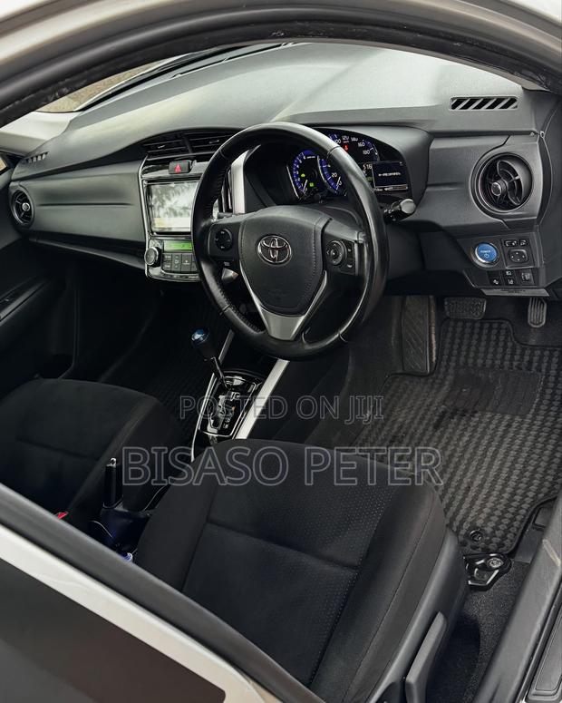 Toyota Corolla Fielder 1.5 Hybrid FWD 2017 Silver