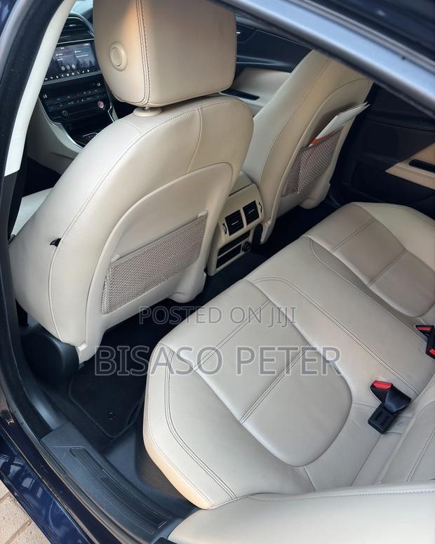 Jaguar XE 2017 Blue