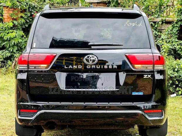 Toyota Land Cruiser 2024 Black