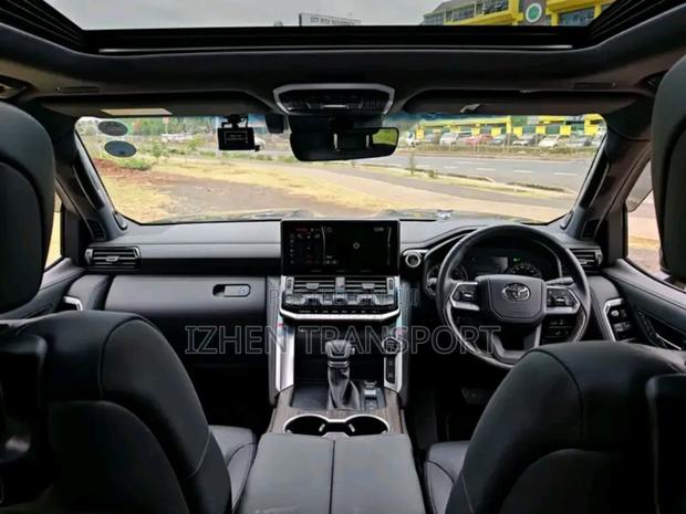 Toyota Land Cruiser 2024 Black
