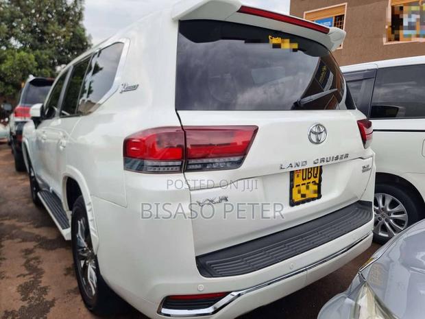 Toyota Land Cruiser 2012 White