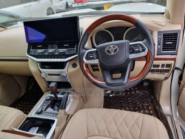 Toyota Land Cruiser 2012 White