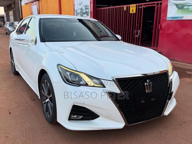 Toyota Crown 2016 White