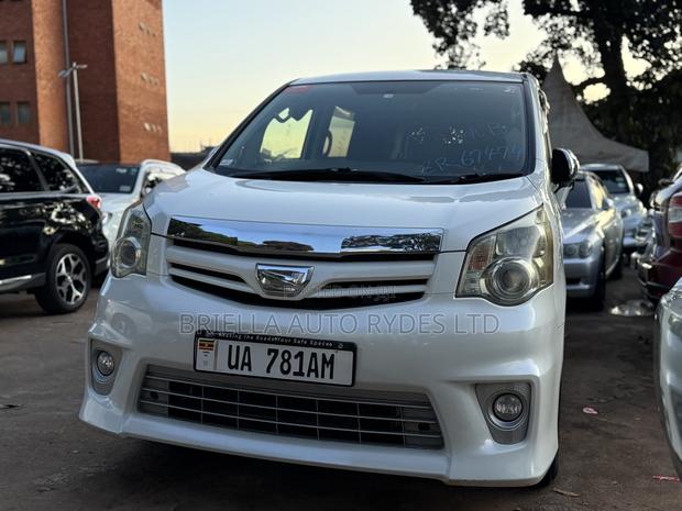 Toyota Noah 2011 White