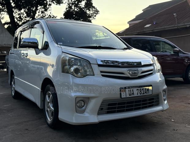 Toyota Noah 2011 White