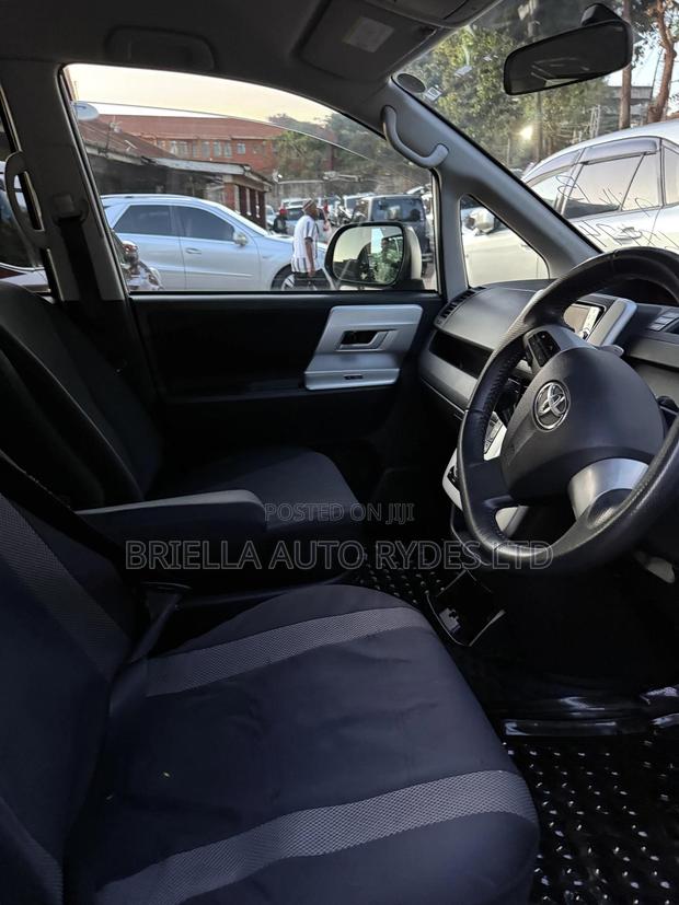 Toyota Noah 2011 White