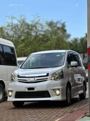 Toyota Noah 2011 White for sale