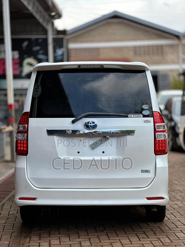 Toyota Noah 2011 White