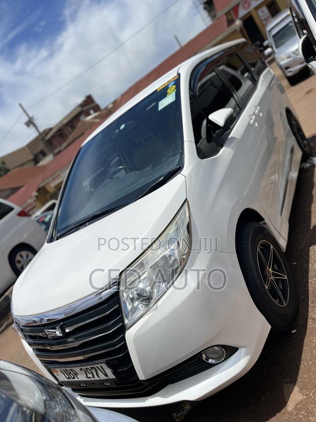 Toyota Noah 2014 White