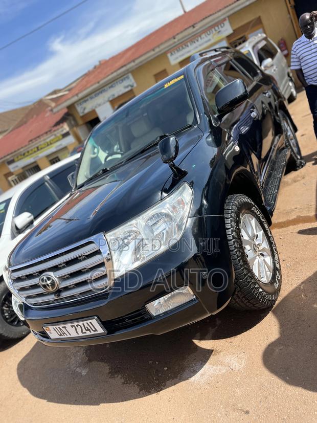 Toyota Land Cruiser 2010 Black