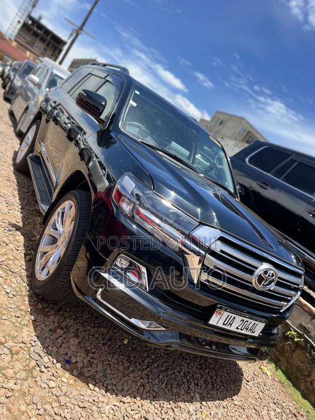 Toyota Land Cruiser 4.6 V8 ZX 2017 Black