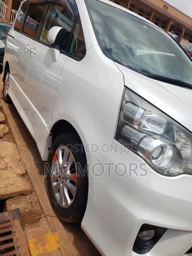 Toyota Noah 2013 White