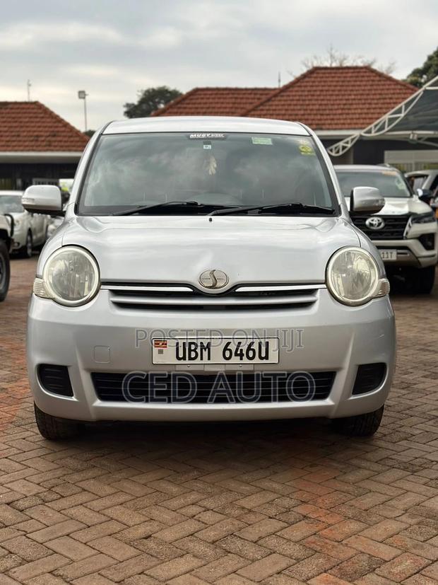 Toyota Sienta 2008 Silver