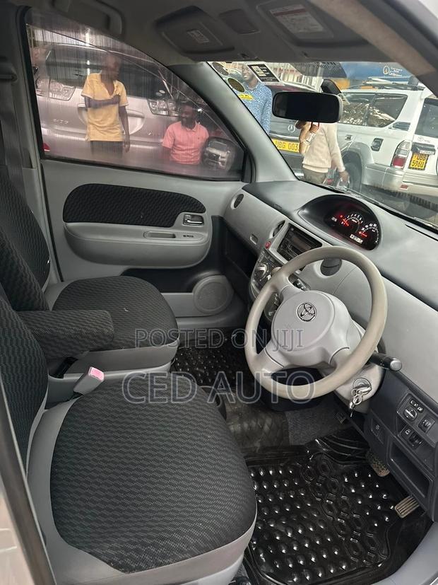 Toyota Sienta 2008 Silver